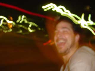 el mono por la ventana..