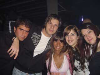 Bob Esponja, Alejandro, La Negri, Flower y Guada