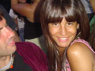 La Negri posa, Santi mira